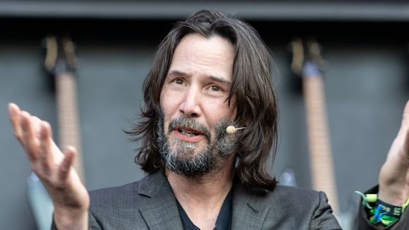 Frase do dia de Keanu Reeves, famoso ator de Hollywood, sobre o sucesso: 'Dinheiro não significa nada para mim. Ganhei muito dinheiro, mas quero aproveitar a vida e não me estressar aumentando minha conta bancária'