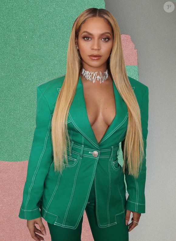 Beyoncé, do signo de Virgem, deve usar verde escuro para ter sorte em 2025