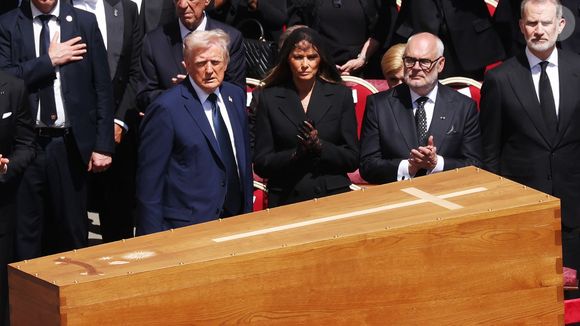 Donald Trump quebra importante tradição no funeral do Papa Francisco e atitude gera revolta: 'Não conseguiu ser respeitoso'