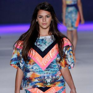 Bruna Marquezine desfilou no Fashion Rio em abril de 2013: atriz tinha apenas 17 anos