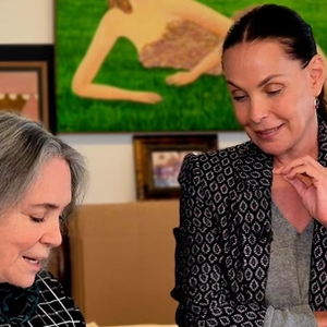 Neste último domingo (1º), o programa Domingo Espetacular, da Record TV, exibiu um reencontro marcante entre as atrizes Regina Duarte e Carolina Ferraz, após cinco anos de afastamento devido a um desentendimento político.