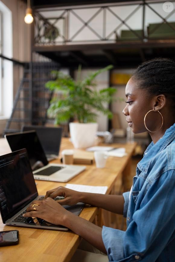 Na prática, isso significa que se um colega de trabalho precisa de ajuda e está a três metros de você, ajude-o. A ideia é nos sentirmos úteis dentro de um espaço limitado