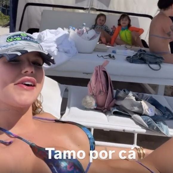 Virgínia mostrou o momento de lazer com as filhas na praia