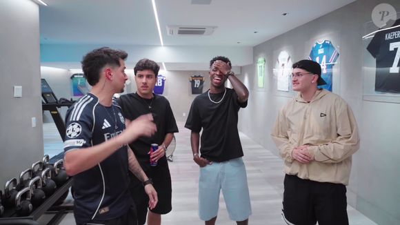Vini Jr. mostrou os detalhes de sua mansão na Barra da Tijuca, no Rio de Janeiro, para o canal do YouTube da 'Loud Sports'