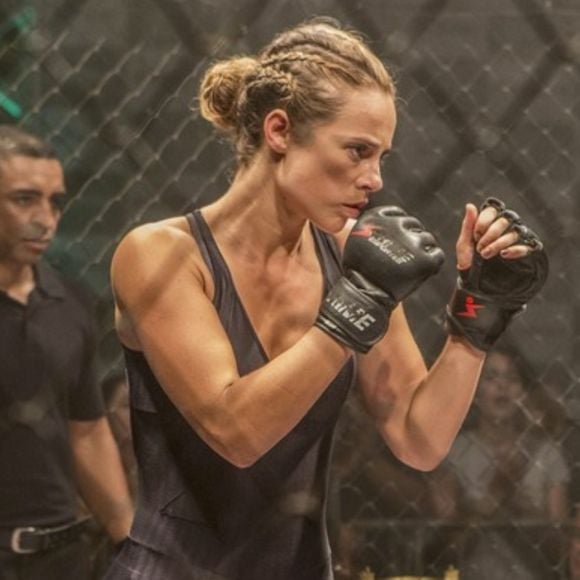 A dieta que fez Paolla Oliveira ter o corpo mais forte: com bolo fitness, sopa de morango e café com óleo de coco, era isso que a atriz comia