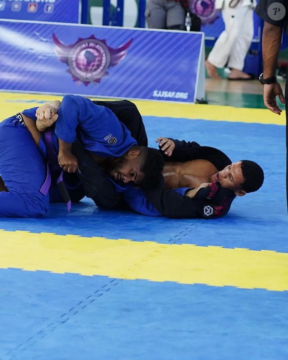 Sem apoio, atleta medalhista busca ajuda para continuar no esporte.