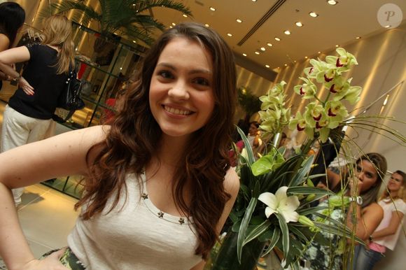 Cecília Dassi na época de cena de 'selinho' em Kayky Brito para a novela 'O Beijo do Vampiro' não havia ainda beijado nem na TV nem na vida real: 'achei que ia ser horrível, o fim da minha vida'