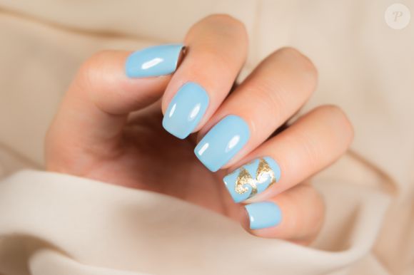 Aposte no esmalte azul no Outono 2026