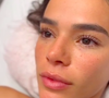 Antes e depois de Bruna Marquezine após a técnica no cílios é impressionante