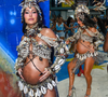 Aos 45 anos e grávida de 8 meses, Sabrina Sato quebra TU-DO no samba da Vila Isabel com barrigão à mostra e look de búzios, franjas e penas; veja 29 fotos