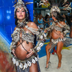 Aos 45 anos e grávida de 8 meses, Sabrina Sato quebra TU-DO no samba da Vila Isabel com barrigão à mostra e look de búzios, franjas e penas; veja 29 fotos