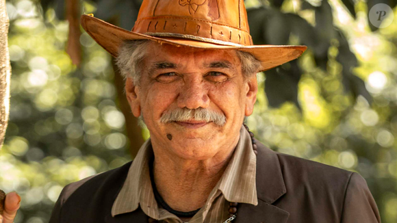 Antes da fama na televisão, Jackson Antunes enfrentou dificuldades e passou um período dormindo na praia