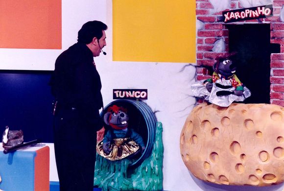 Criador do Xaropinho, Eduardo Mascarenhas é pastor evangélico e antes de chegar à TV criou 50 bonecos para apresentar em escolas