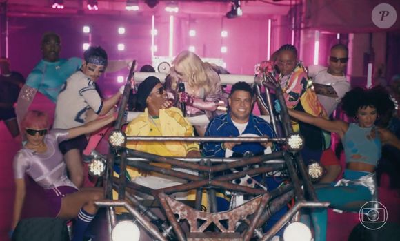 Madonna se apresento ao lado de Ronaldo e Ronaldinho Gaúcho no show de encerramento da Copa do Mundo