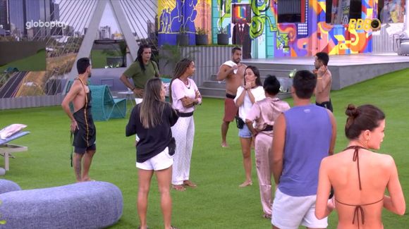 Diogo reuniu o restante da casa no gramado e comunicou sua decisão