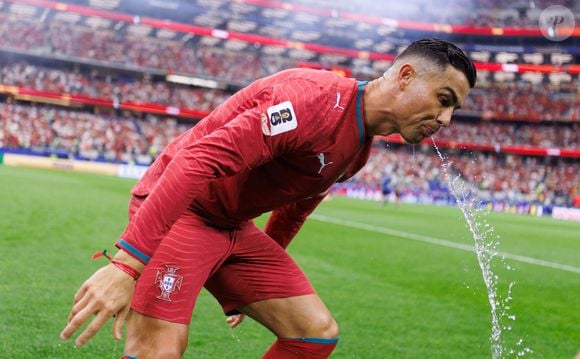 Novo empreendimento de Cristiano Ronaldo deve ser inaugurado em 2028 e tem capacidade estimada da fábrica é de 500 milhões a 600 milhões de litros de água engarrafada por ano