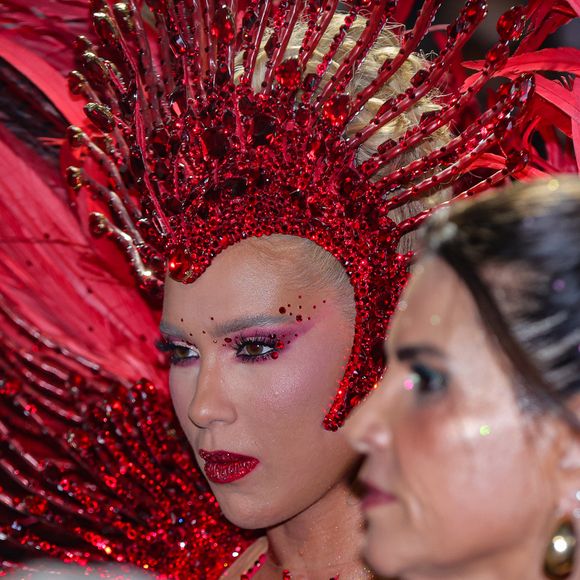 Durante desfile da Grande Rio, 'desaparecimento' de Virgínia de transmissão da Globo incomodou internautas