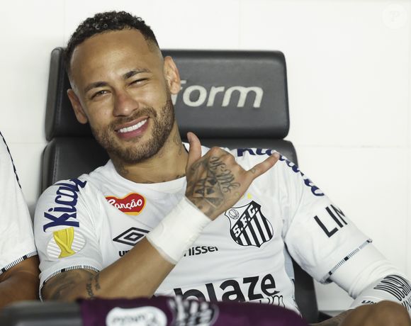 Neymar no centro da polêmica: duas ex-affairs e uma ligação que virou escândalo, afirma colunista