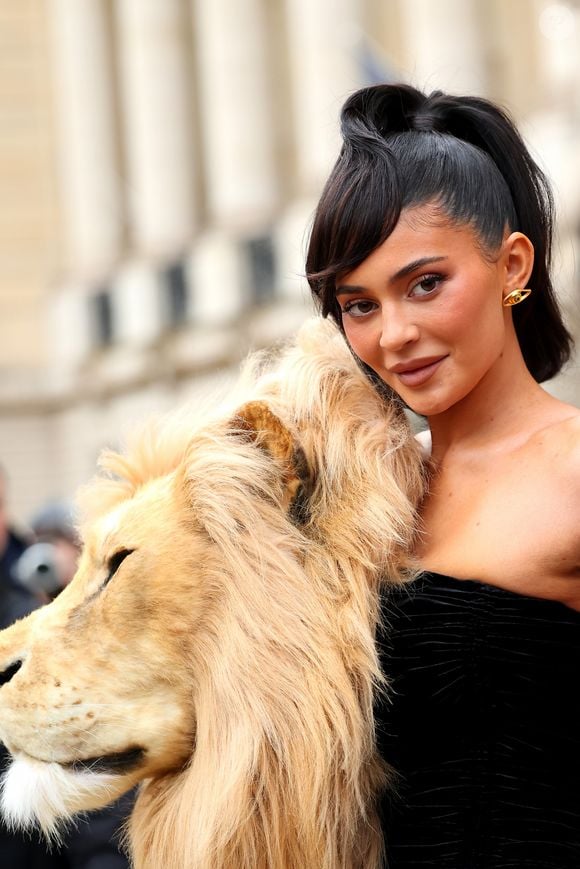 Além dos lábios, Kylie Jenner também fez transformações sutis em seu rosto