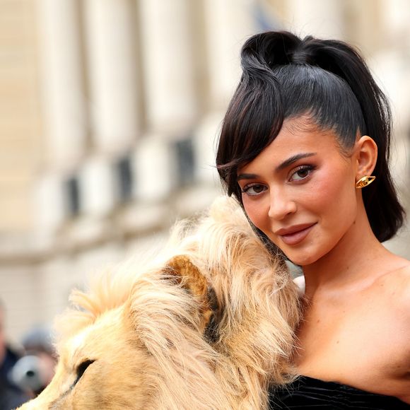 Além dos lábios, Kylie Jenner também fez transformações sutis em seu rosto