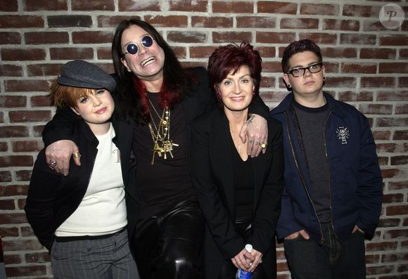 Ozzy Osbourne ao lado de sua família, já crescidos