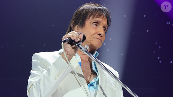 A equipe de Roberto Carlos informou que o cantor está tranquilo após ser hospitalizado aos 85 anos para uma cirurgia de vesícula. O procedimento já estava programado