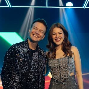 O cabelo de Ana Clara a ajuda a compôr figurinos e visuais no 'Estrela da Casa'