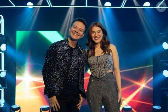 O cabelo de Ana Clara a ajuda a compôr figurinos e visuais no 'Estrela da Casa'