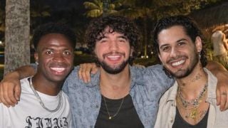 Zé Felipe e Vini Jr. surgem 'juntos' em foto com Nattan após polêmica envolvendo ex e atual de Virgínia e web reage: 'Você é o cão'