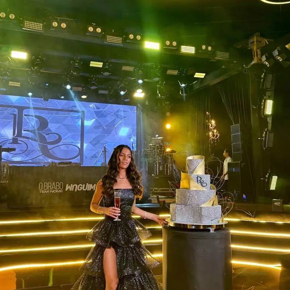 Rayssa Leal esbanjou beleza e elegância na sua festa de 18 anos