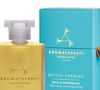 Segundo a Elle Espanha, o aroma característico de Lady Di vinha do óleo essencial Revive Evening Bath and Shower Oil, da marca Aromatherapy Associates