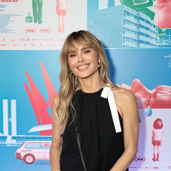Carolina Dieckmmann escolheu um vestido Louis Vuitton da coleção Women's Pre-Fall 2026 para a pré-estreia de seu novo filme