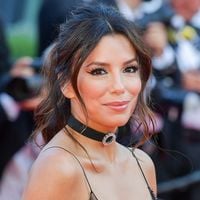 Eva Longoria, aos 51 anos: 'Quando tenho bananas muito maduras, uso-as para preparar meu café gelado favorito, caramelizando-as com manteiga e açúcar'