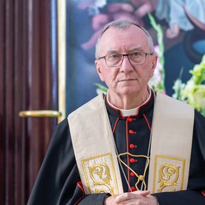 Considerado a 'principal aposta' na sucessão de Francisco, o Cardeal Pietro Parolin é secretário de Estado do Papa desde 2013, foi vice-ministro das Relações Exteriores do Papa Bento XVI e tem posição conservadora