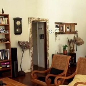 Casa de Marcos Palmeira é repleta decoração artesanal e tem até uma lareira na sala