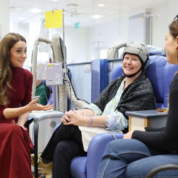 Kate Middleton postou foto de uma visita ao hospital onde tratou o câncer. A Princesa de Gales recebeu cuidados médicos no Royal Marsden Hospital, em Londres