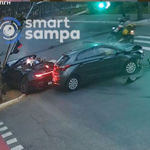 Gato Preto avançou o sinal vermelho e bateu de frente com outro veículo, provocando um grave acidente