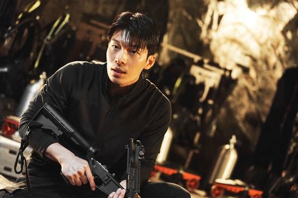 Um dos mais gatos de 'Round 6' certamente é Hwang Jun-ho, o policial interpretado pelo ator Wi Ha-joon