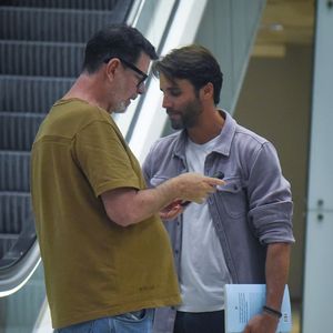 Daniel Cady, ex-marido de Ivete Sangalo, esperou a cantora e os filhos no aeroporto