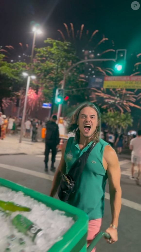 Na metade de 2025, Daniel Erthal precisou parar com as atIvidades do bar que havia aberto em Botafogo. Na época, ele foi acusado por causa das cadeiras que usava na porta do comércio.