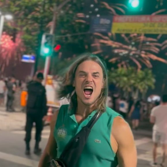 Na metade de 2025, Daniel Erthal precisou parar com as atIvidades do bar que havia aberto em Botafogo. Na época, ele foi acusado por causa das cadeiras que usava na porta do comércio.