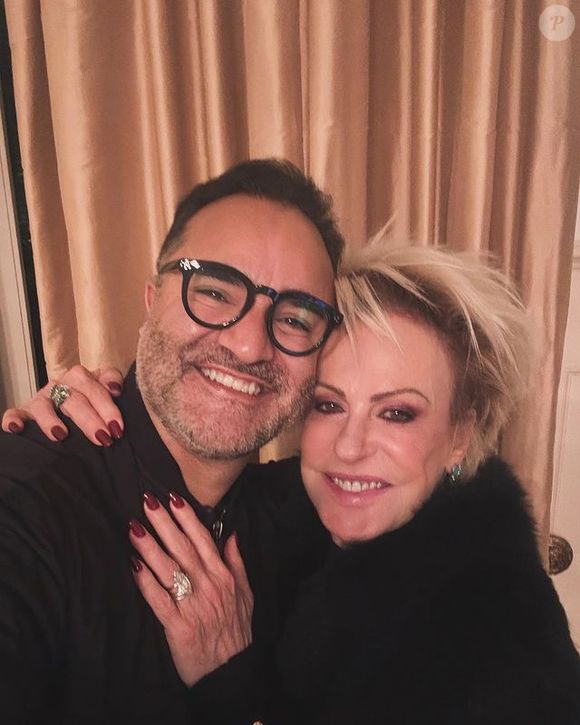 Ana Maria Braga e Fábio Arruda se casam na mansão da apresentadora, localizada em Jardins, bairro luxuoso de São Paulo