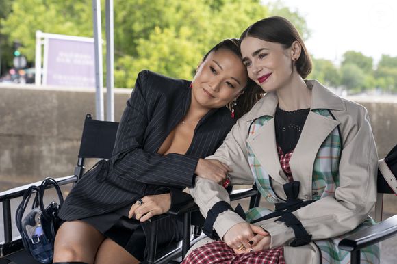 Último episódio de 'Emily in Paris' traz uma homenagem a Diego Borella, diretor-assistente que morreu durante as filmagens