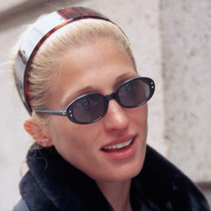 Além do óleo de musk que teria sido seu favorito, Carolyn Bessette-Kennedy também inspirou uma fragrância de luxo criada especialmente em homenagem ao seu estilo