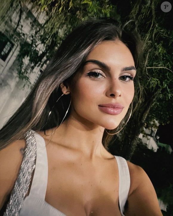 Amanda Kimberlly vai parar de postar fotos de Helena, sua filha com Neymar