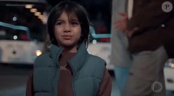 Kuzey se perdeu da avó na novela 'Coração de Mãe' e agora é procurado de forma intensa pela mãe, Karsu