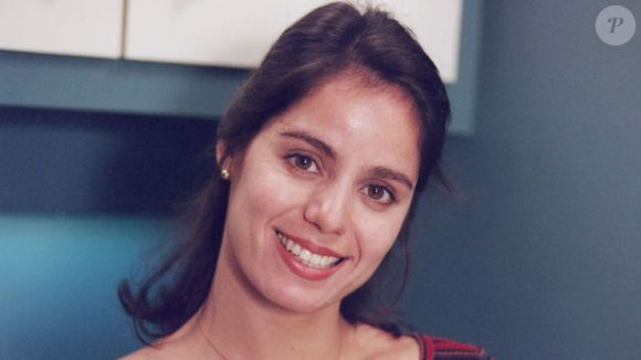 Novela 'História de Amor': Claudia Mauro guarda a arma de Assunção no refrigerador.