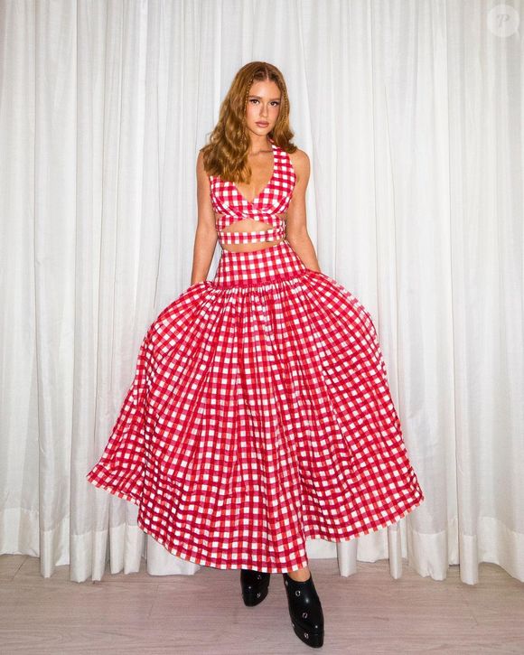 Marina Ruy Barbosa elegeu look grifado para festa junina: este vestido é da grife Alaia