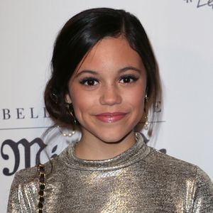 2016: Jenna Ortega, aos 14 anos, começava a despontar como uma estrela em ascensão
