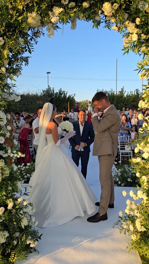 Casamento da filha de Petkovic teve emoção do noivo, Nikola Perenčević, durante festa na Grécia